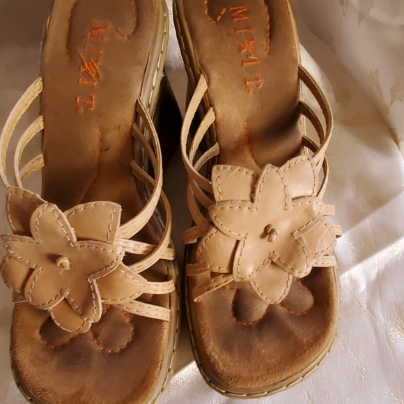 Wood grain platform sandals - Picture 2 of 8